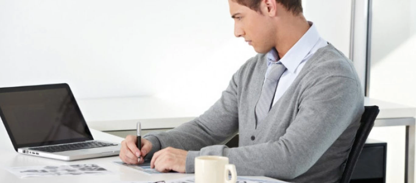 Τα πέντε λεπτά που θα σας «σώσουν»: Nα τι πρέπει να κάνετε αν δουλεύετε σε γραφείο πολλές ώρες (βίντεο)